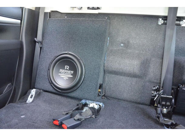 ConnectED Bilspesifikk Basskasse 10" Toyota Hilux (2016 -->)