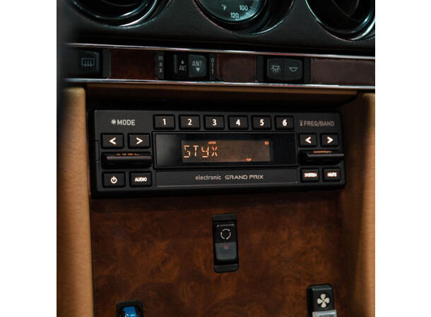 RetroSound Grand Prix DAB+ radio AUX